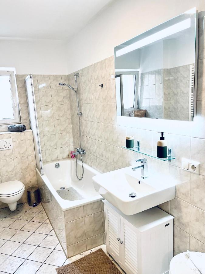 Modernes 3 Zimmer Apartment - Luise- Mit Wlan, Balkon Und Smart-Tv In City-Nahe! Erfurt Dış mekan fotoğraf